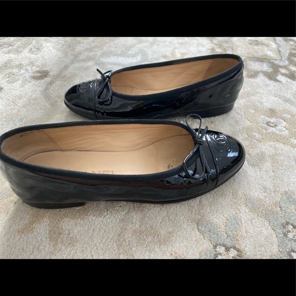 CHANEL black patent classic ballerina flats 37 - Picture 1 of 5